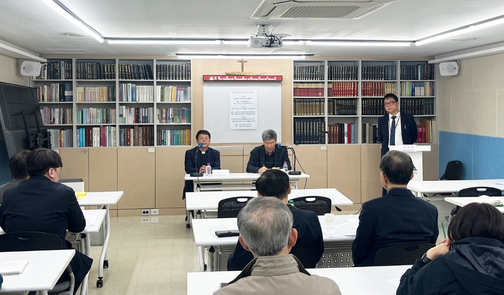 교역2504 연구발표회.jpg